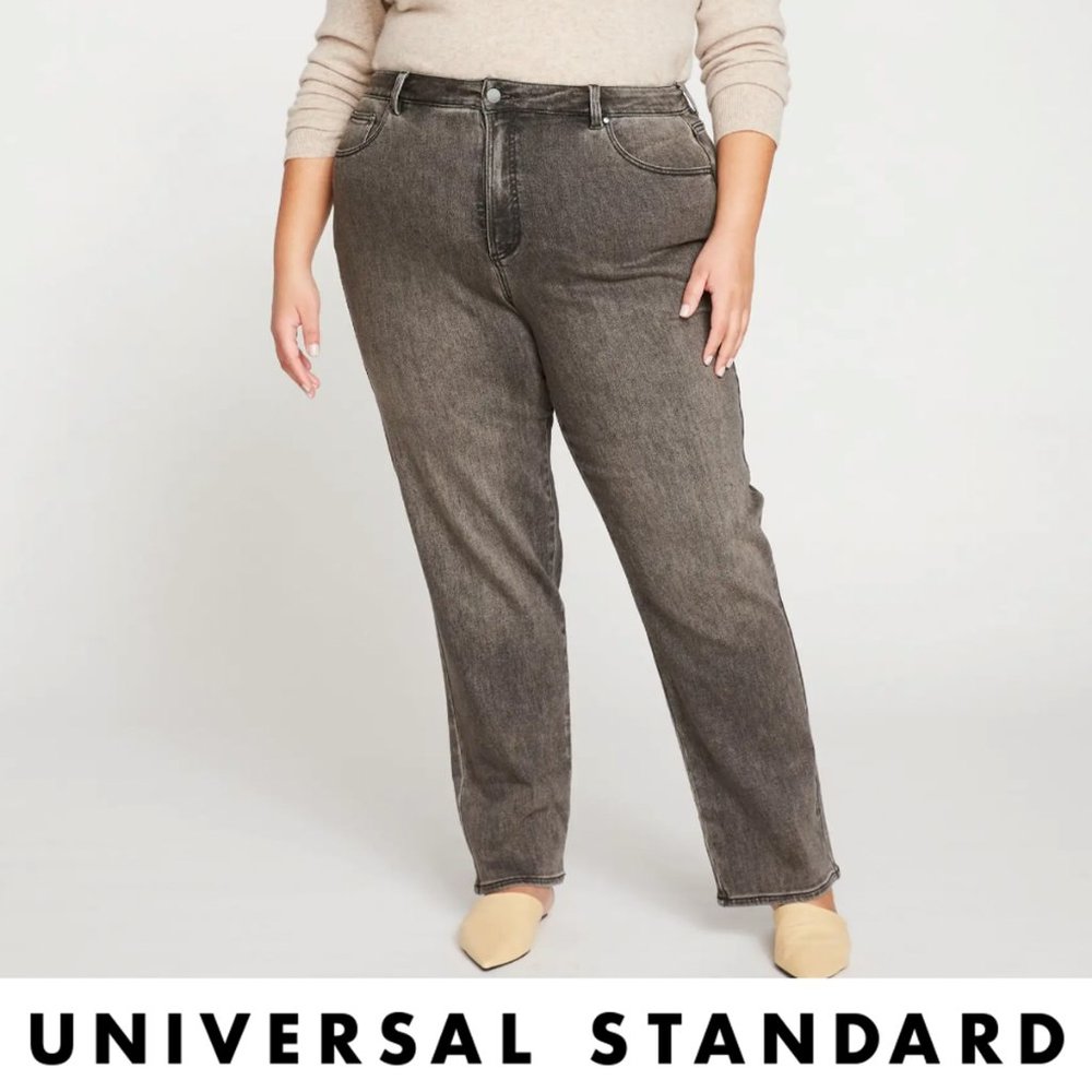 Donna High Rise Curve Straight Leg 32" Jeans in Stonewash Black (22)